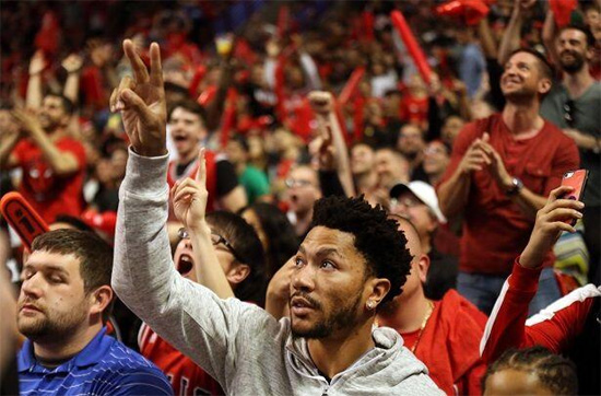 爱游戏体育-包含芝加哥公牛训练开放日,今夜止住颓势引欢呼,NBA季后赛在即,赛程密集仍需轮换的词条